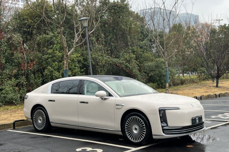 Used Hima S800 2025 Model, Range-Extended Starlight Premium Edition, 5 Seats
