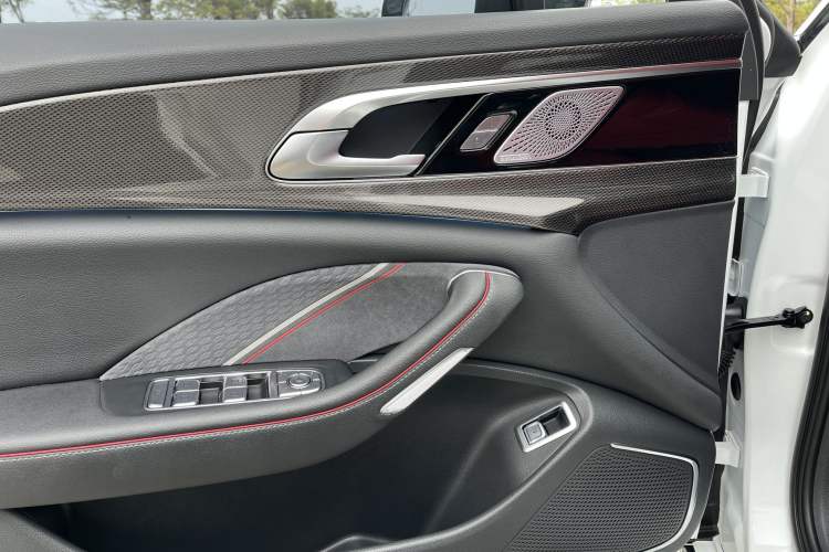 Used Hongqi H6 2023 2.0T ZhiShang Version