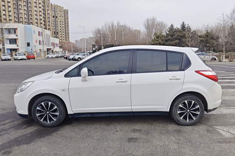 Used Venucia R50 2015 1.6L Manual Fashion Edition