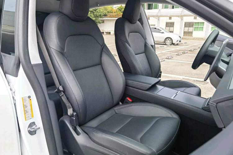 Used Tesla Model Y 2025 Rear-Wheel-Drive Version