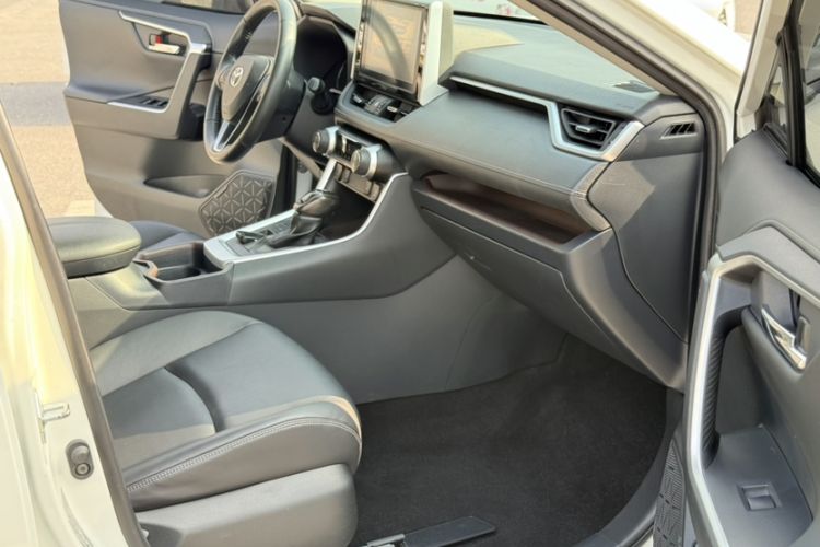 Used Toyota RAV4 2020 2.0L CVT Two-Wheel Drive Prestige Edition
