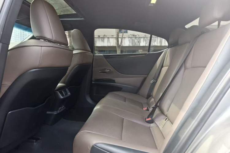 Used Lexus ES 2022 200 Excellence Edition
