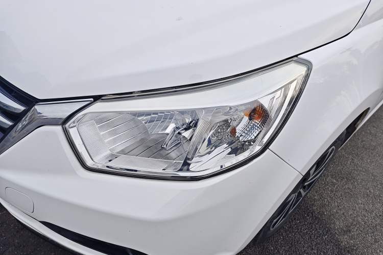 Used Venucia R50 2015 1.6L Manual Fashion Edition