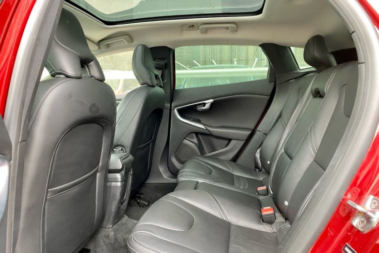 Used Volvo V40 2015 1.6T Zhiyi Edition
