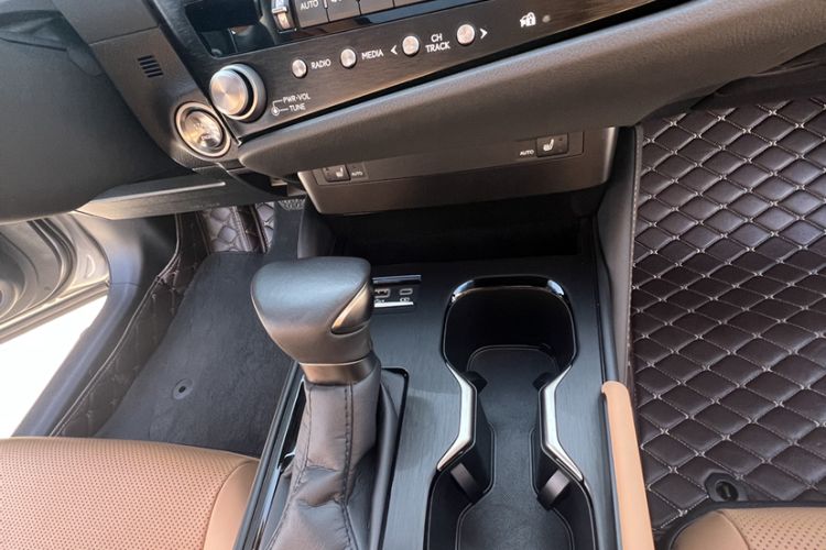 Used Lexus ES 2022 200 Excellence Edition
