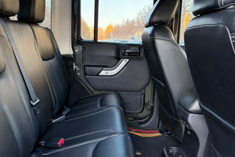 Used  Wrangler 2014 3.0L Sahara Four-Door Edition