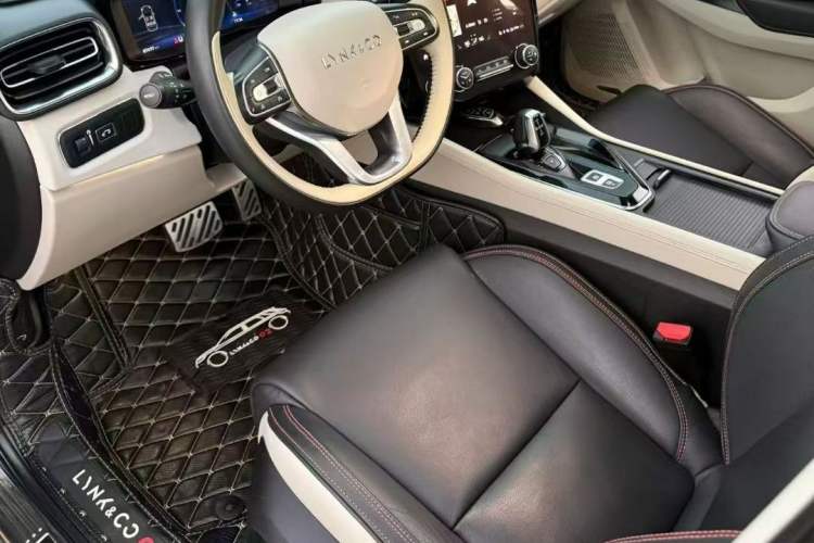 Used Lynk & Co 02 2018 1.5T DCT Two-Wheel Drive Zhaopu Version China V Standard
