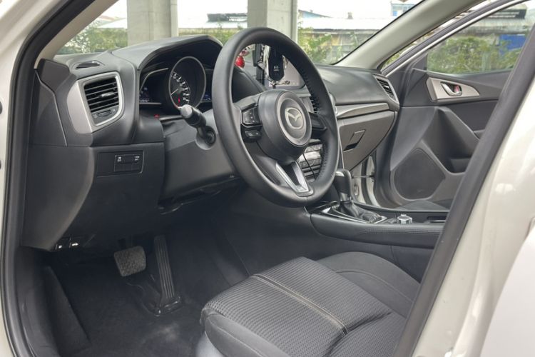 Used Mazda Mazda 3 Axela 2017 Sedan 1.5L Automatic Luxury Model Emission Standard China V
