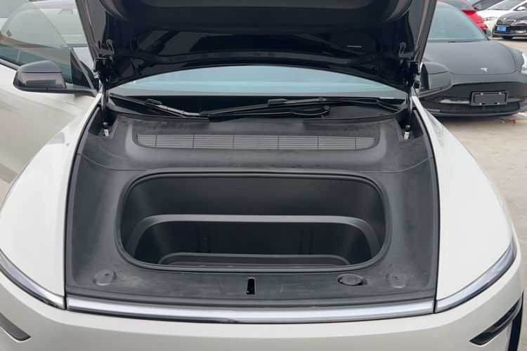 Used Tesla Model Y 2025 Rear-Wheel-Drive Version
