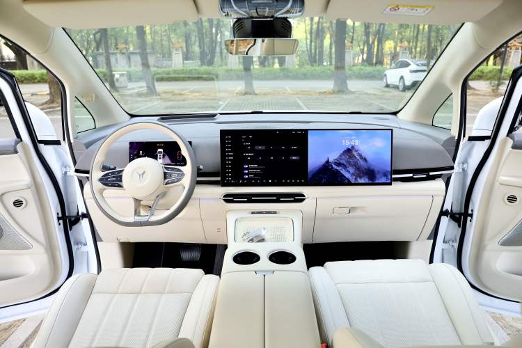 Used VOYAH Dream 2025 PHEV Four-Wheel Drive Prestige Kunpeng Edition
