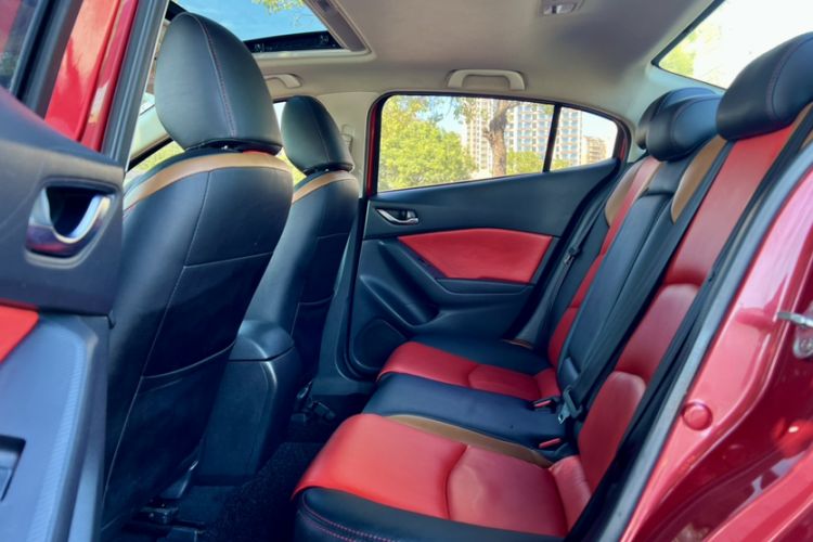 Used Mazda Mazda 3 Axela 2016 Sedan 1.5L Automatic Luxury Model