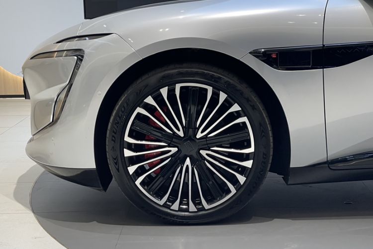 Used  12 2025 Ultra Extended-Range Edition