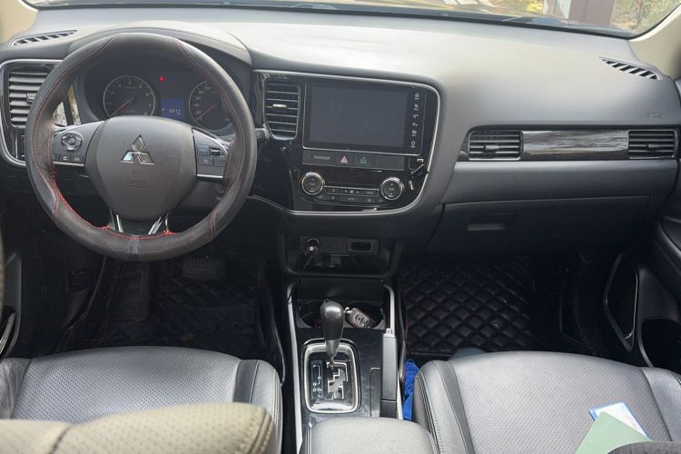 Used Mitsubishi Outlander 2018 2.0L Two-Wheel Drive Glory Edition 5 Seats
