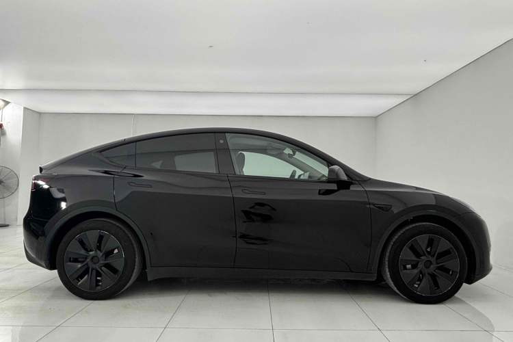 Used Tesla Model Y 2023 Rear-Wheel-Drive Version
