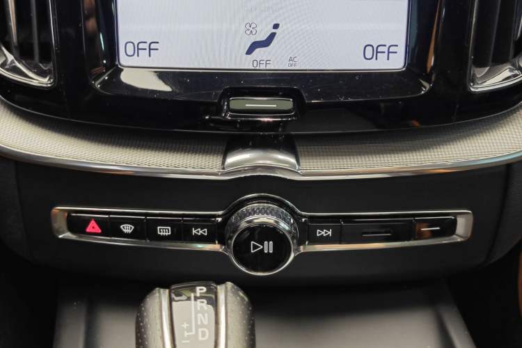 Used Volvo XC60 2019 T5 4x4 Smart & Dynamic Sport Edition China VI Standard