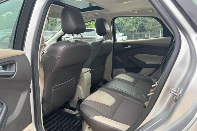 Used Ford Focus 2012 Sedan 1.6L Automatic Fashion Edition
