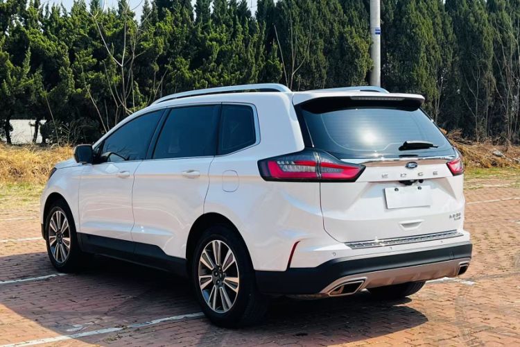 Used Ford Edge 2021 PLUS EcoBoost 245 Two-Wheel-Drive Platinum Edition 5 Seats
