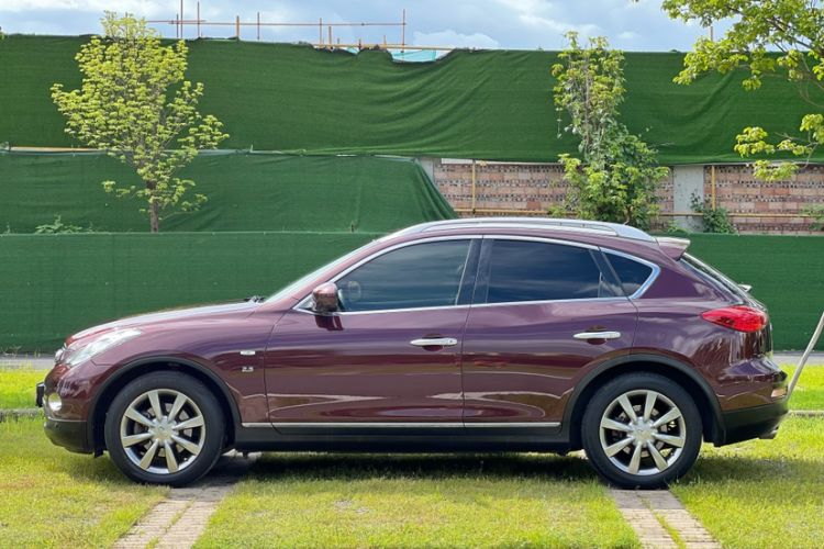 Used Infiniti QX50 2013 2.5L Two-Wheel-Drive Elegant Edition
