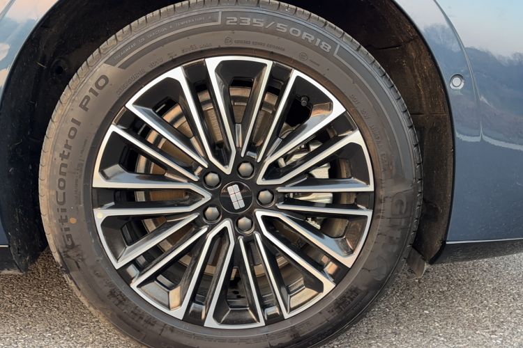 Used  Galaxy 8 2025 130km EM-i Deluxe Edition
