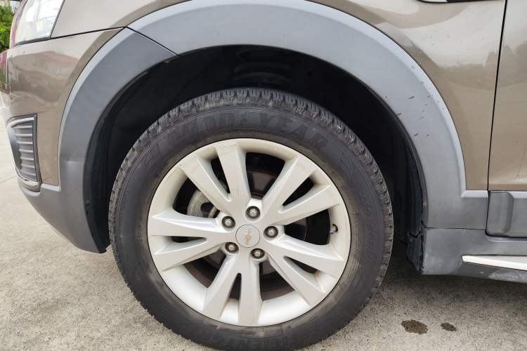 Used Chevrolet Captiva 2015 2.4L 4x4 Flagship Edition 7-Seater
