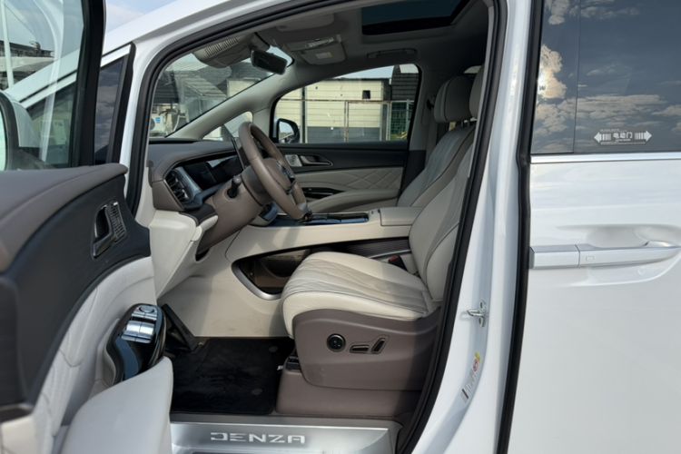 Used Denza D9 2022 DM-i 970 Four-Wheel Drive Prestige Model
