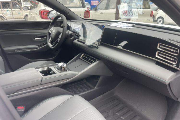 Used BYD Qin L 2025 DM-i Smart Drive 80KM Leading Model