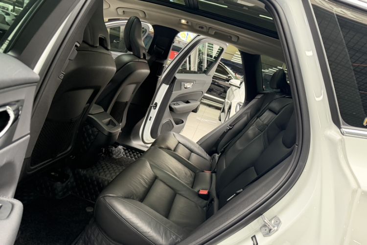 Used Volvo XC60 2019 T5 4x4 Smart Edition China VI Standard