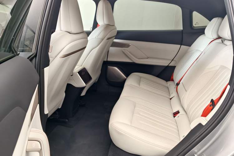 Used ONVO L60 2024 60 kWh All-Wheel Drive
