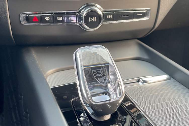 Used Volvo XC60 New Energy 2025 Plug-in Hybrid Long-Range All-Wheel Drive Zhiyuan Extreme Night Black Edition