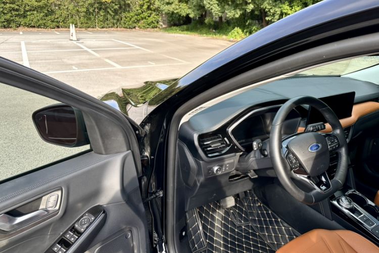 Used Ford Escape 2020 EcoBoost 245 Four-Wheel Drive Luxury Edition
