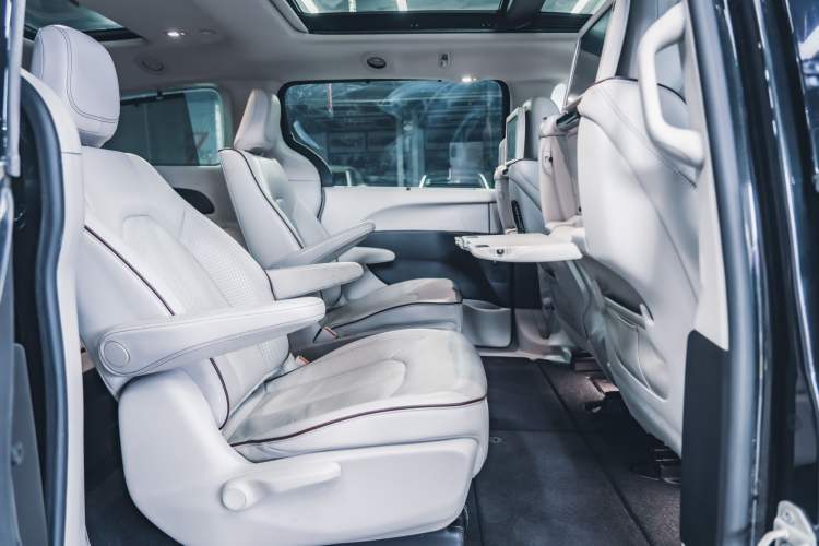 Used Chrysler Grand Voyager 2017 3.6L Premium Edition
