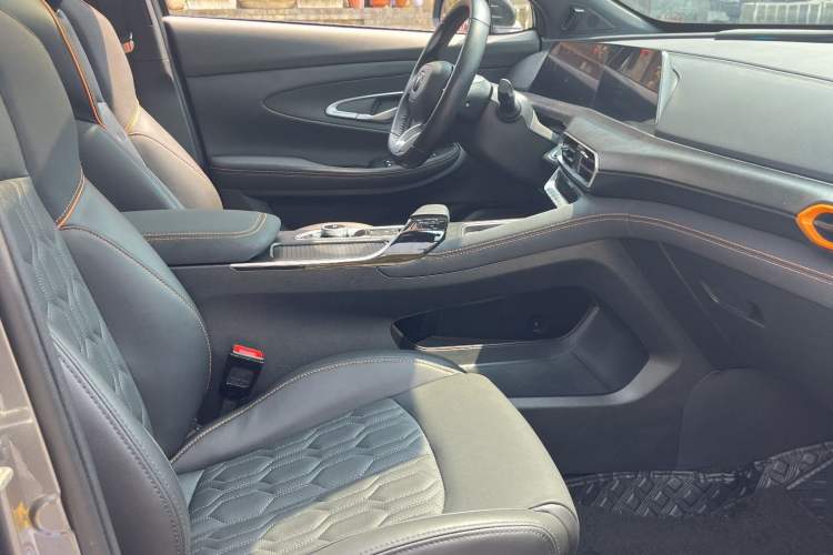 Used Changan UNI-T 2022 2.0T Prestige Version
