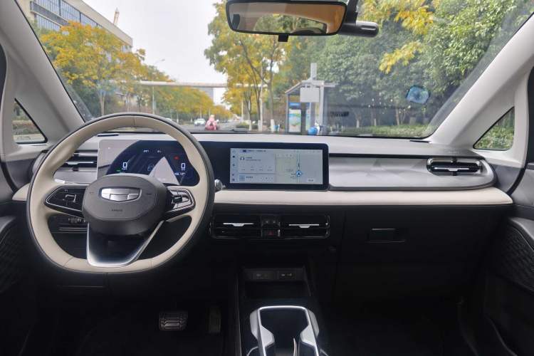 Used Geometry E Firefly 2024 401 km Fluorescent
