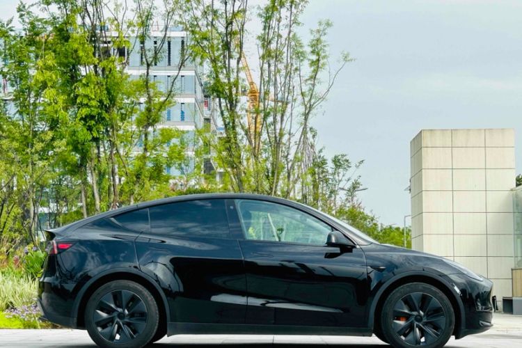 Used Tesla Model Y 2023 Long-Range All-Wheel-Drive Version
