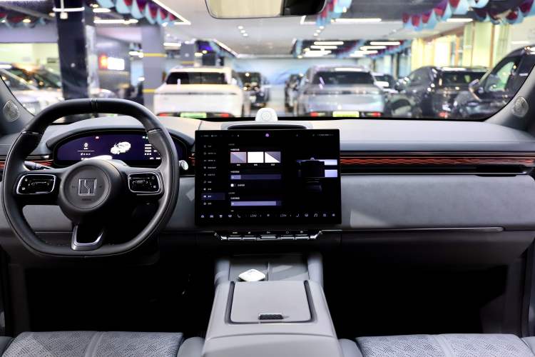 Used Zeekr 7X 2025 100 kWh Long-Range Rear-Wheel Drive with Intelligent Driving Features
