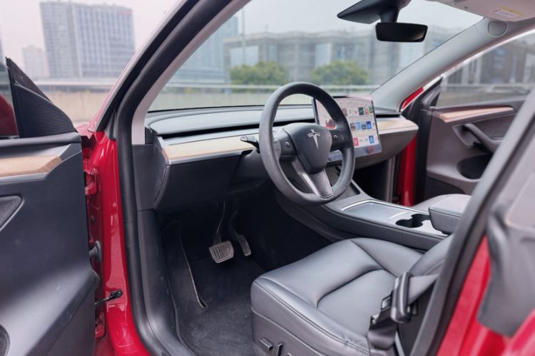 Used Tesla Model Y 2021 Long-Range All-Wheel-Drive Version