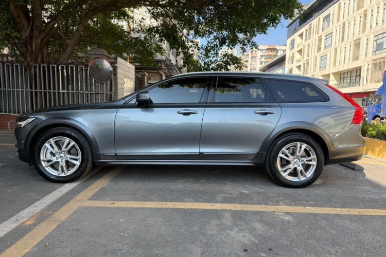 Used Volvo V90 2017 Cross Country T5 AWD Smart Range Edition