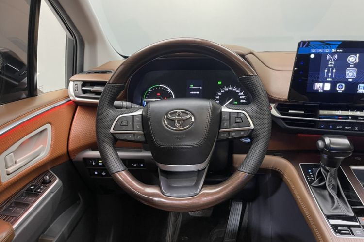 Used Toyota Granvia 2023 2.5L Hybrid Comfort Edition
