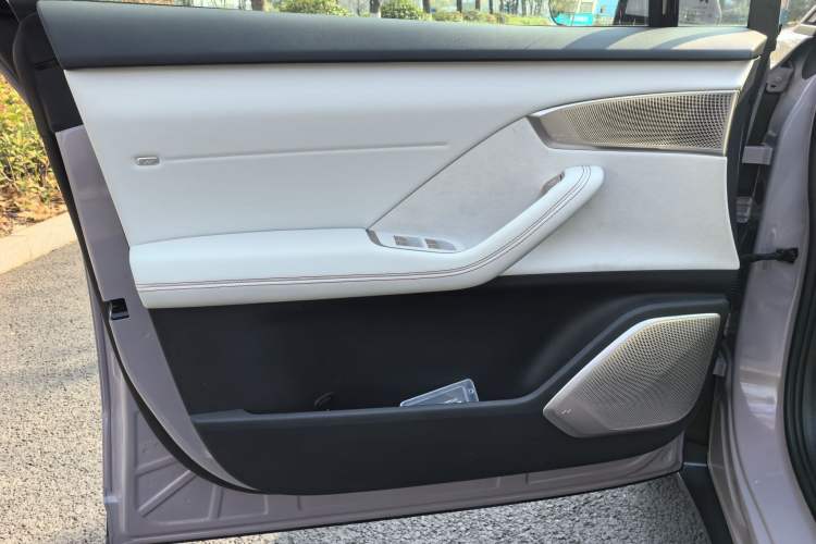 Used ONVO L60 2024 60 kWh Rear-Drive Version
