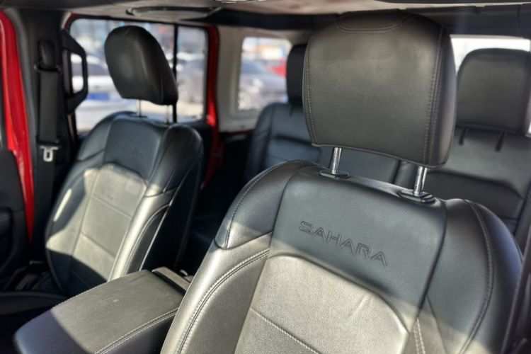 Used  Wrangler 2019 2.0T Sahara Four-Door Version China VI Emission Standard