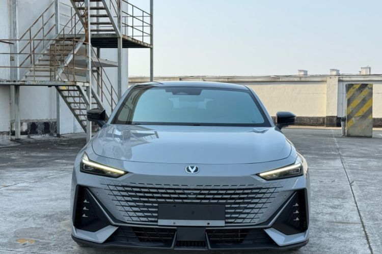 Used Changan UNI-V 2022 1.5T Smart Navigation Version