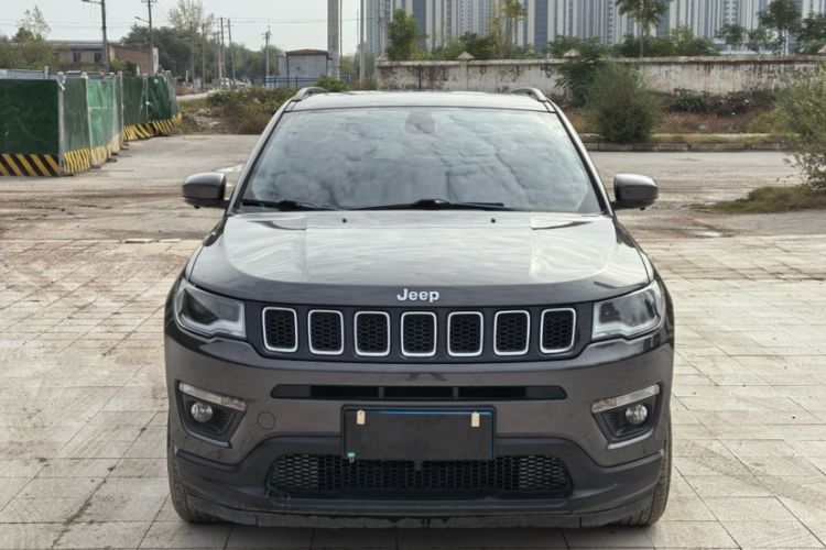 Used  Compass 2019 220T Automatic Family Edition
