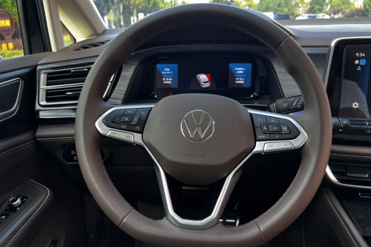 Used Volkswagen Viloran 2024 380TSI Premium Edition
