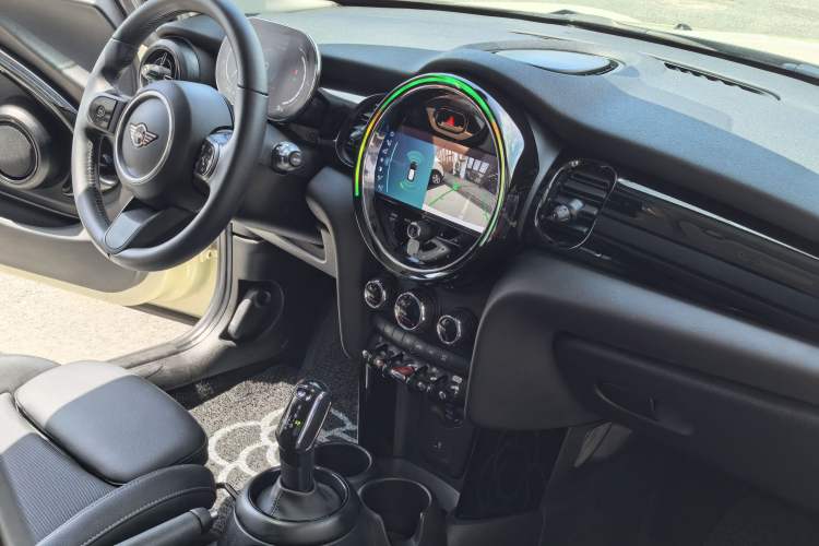 Used  MINI 2022 1.5T COOPER Classic Edition
