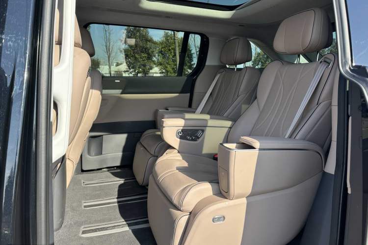 Used XPeng X9 2025 740 Ultra-Long Range Max
