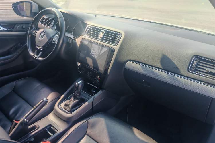 Used Volkswagen Sagitar 2017 230TSI Automatic Comfort Version