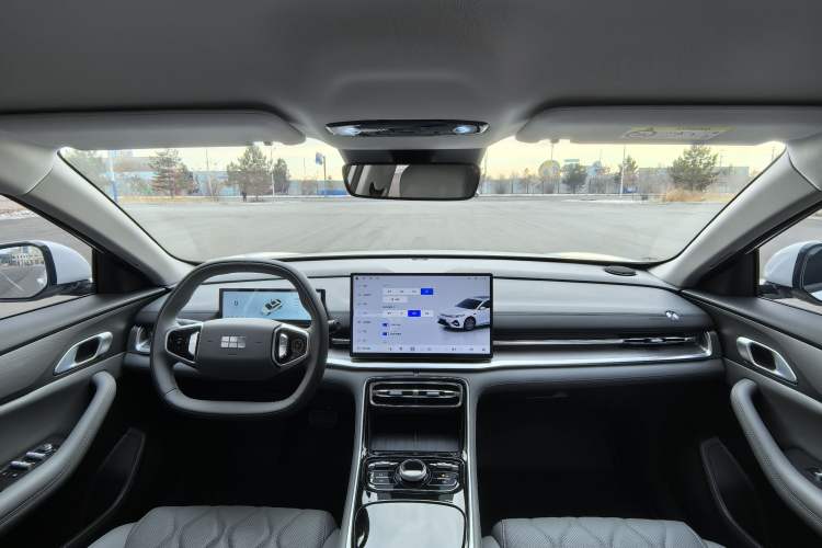 Used  Galaxy A7 2025 Model EM-i 70km Luxury Edition
