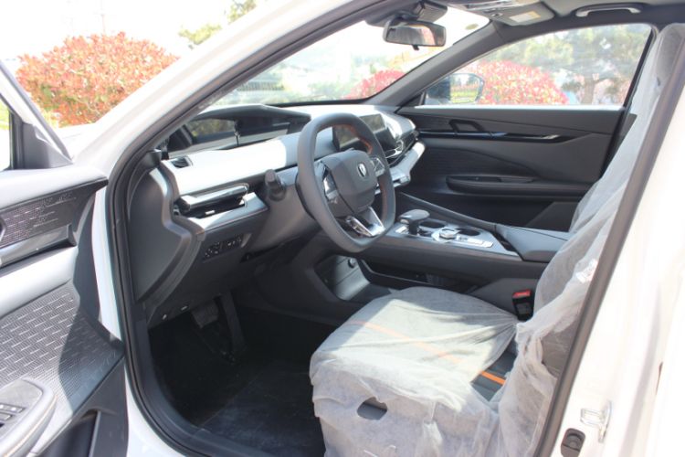 Used Changan UNI-V 2024 1.5T Luxury Edition
