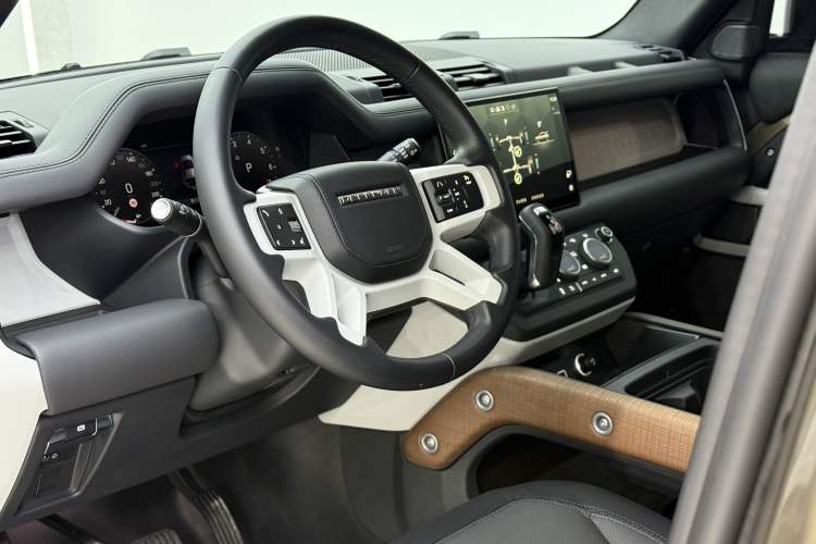 Used Land Rover Defender 2023 110 3.0T P400 X-DYNAMIC HSE
