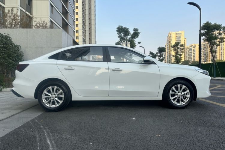 Used Roewe i5 2023 1.5L Manual Comfort Edition
